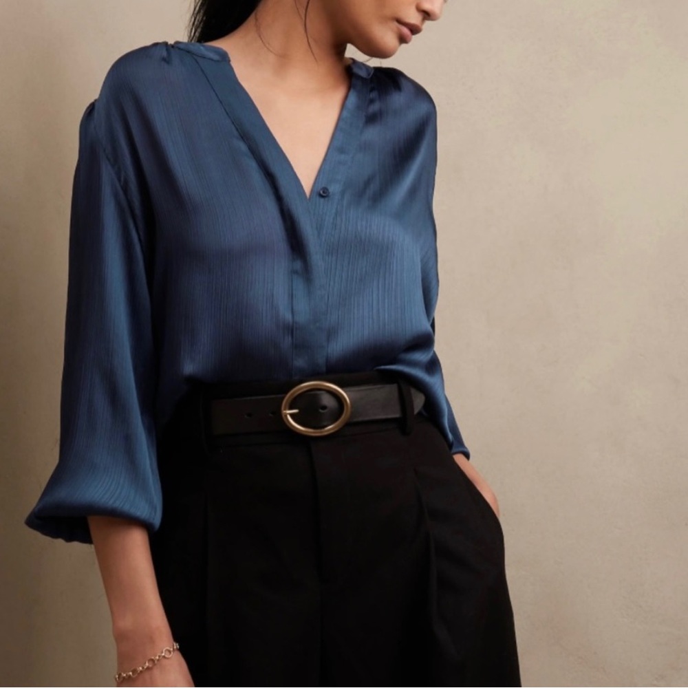 banana republic factory satin shirred neck blouse Crescent Navy XL